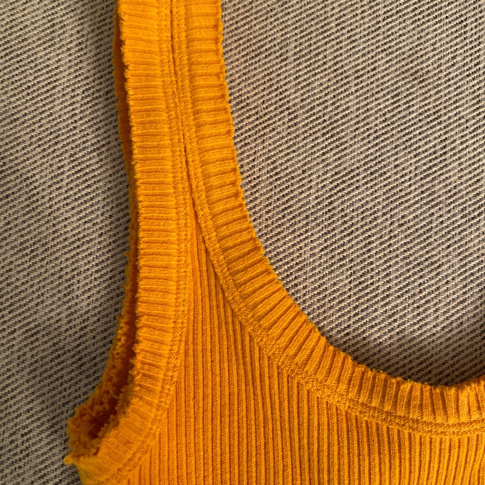 urban outfitters cropped top